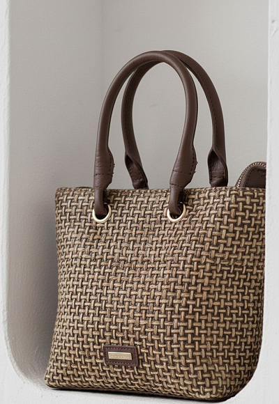 Bolso cubo rafia trenzada